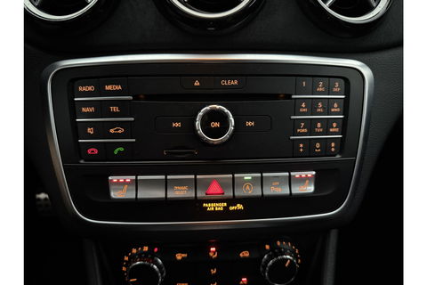 Mercedes-Benz CLA-Klasse 180 AMG LED Clima Cruise Navigatie Parkeersensoren 18"LMV
