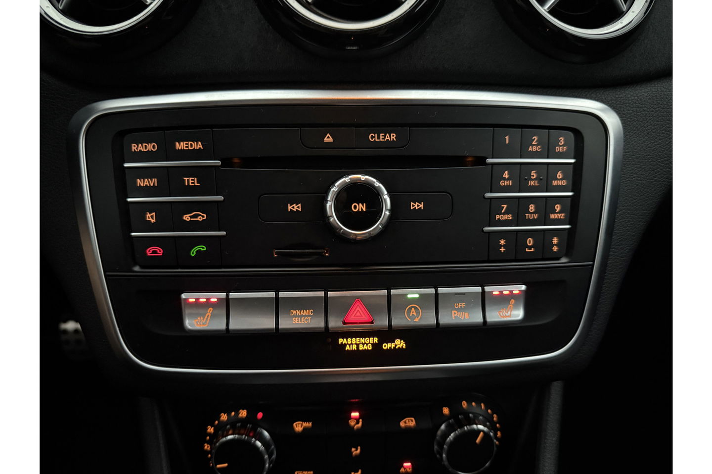 Mercedes-Benz CLA-Klasse 180 AMG LED Clima Cruise Navigatie Parkeersensoren 18"LMV