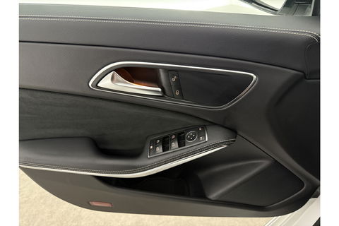 Mercedes-Benz CLA-Klasse 180 AMG LED Clima Cruise Navigatie Parkeersensoren 18"LMV