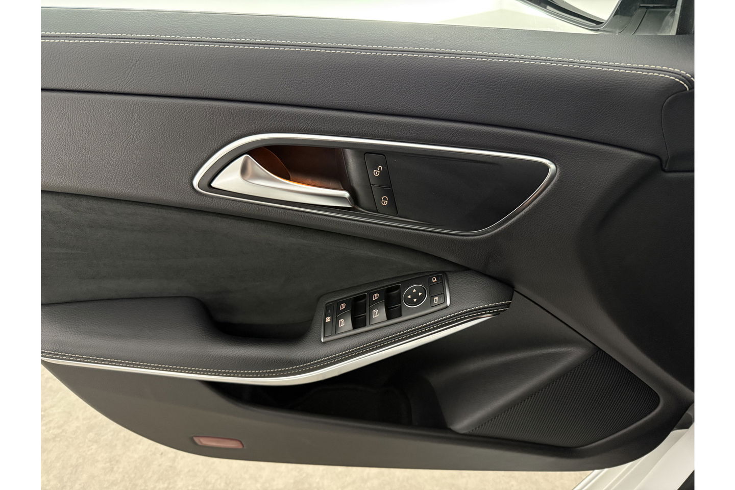 Mercedes-Benz CLA-Klasse 180 AMG LED Clima Cruise Navigatie Parkeersensoren 18"LMV