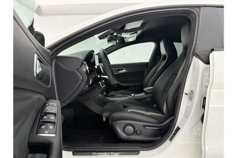 Mercedes-Benz CLA-Klasse 180 AMG LED Clima Cruise Navigatie Parkeersensoren 18"LMV