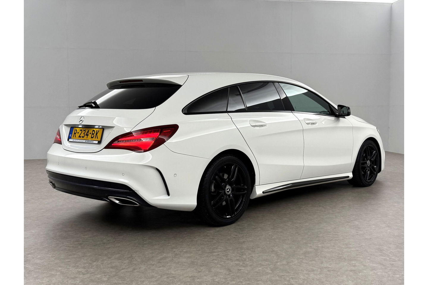 Mercedes-Benz CLA-Klasse 180 AMG LED Clima Cruise Navigatie Parkeersensoren 18"LMV