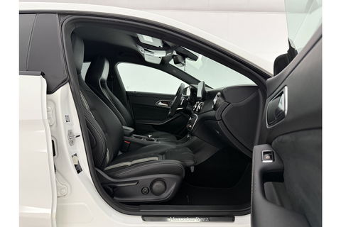 Mercedes-Benz CLA-Klasse 180 AMG LED Clima Cruise Navigatie Parkeersensoren 18"LMV