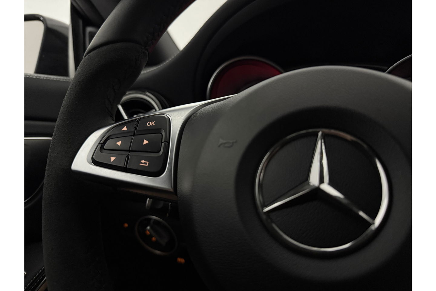 Mercedes-Benz CLA-Klasse 180 AMG LED Clima Cruise Navigatie Parkeersensoren 18"LMV