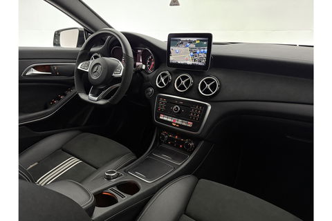 Mercedes-Benz CLA-Klasse 180 AMG LED Clima Cruise Navigatie Parkeersensoren 18"LMV