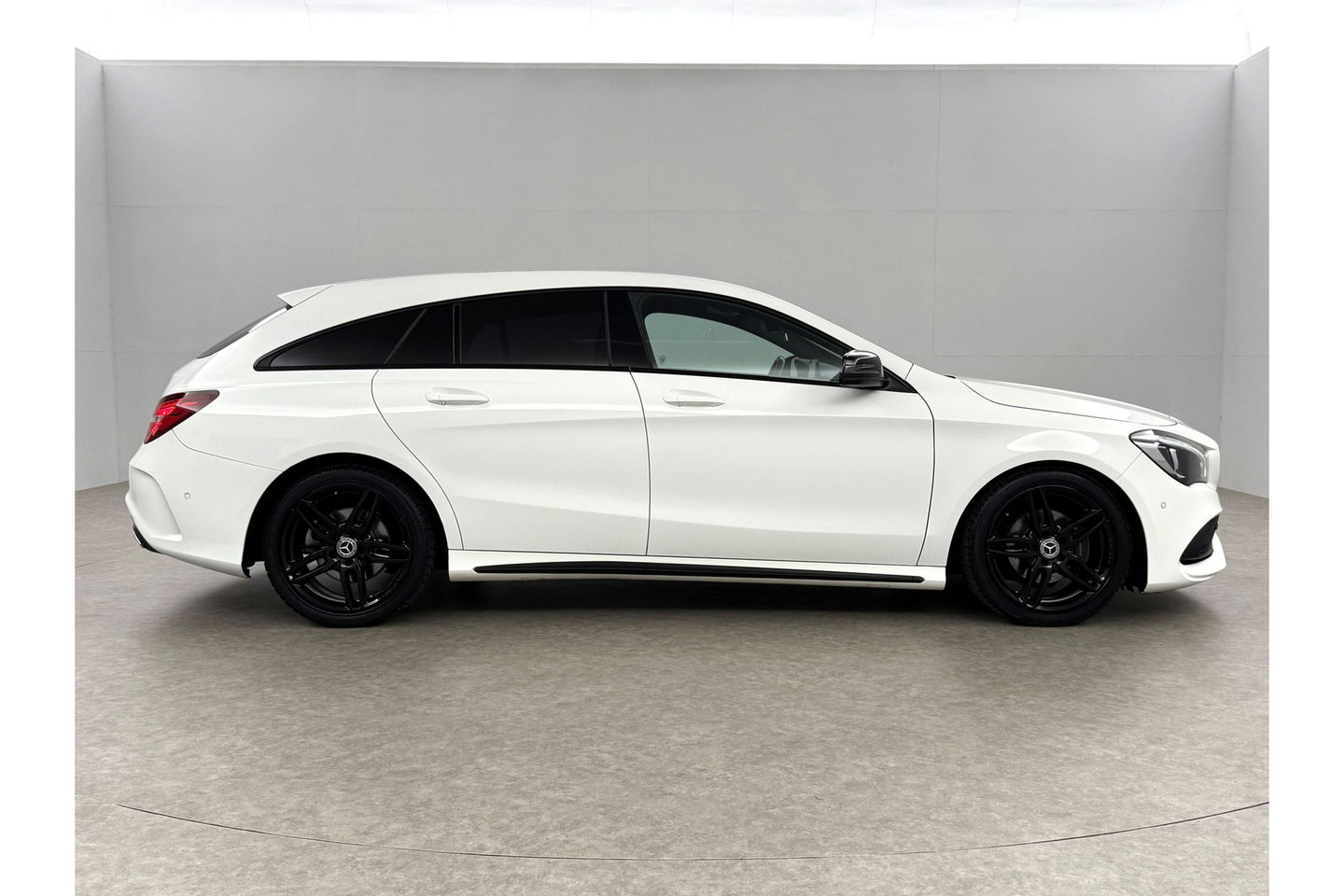 Mercedes-Benz CLA-Klasse 180 AMG LED Clima Cruise Navigatie Parkeersensoren 18"LMV