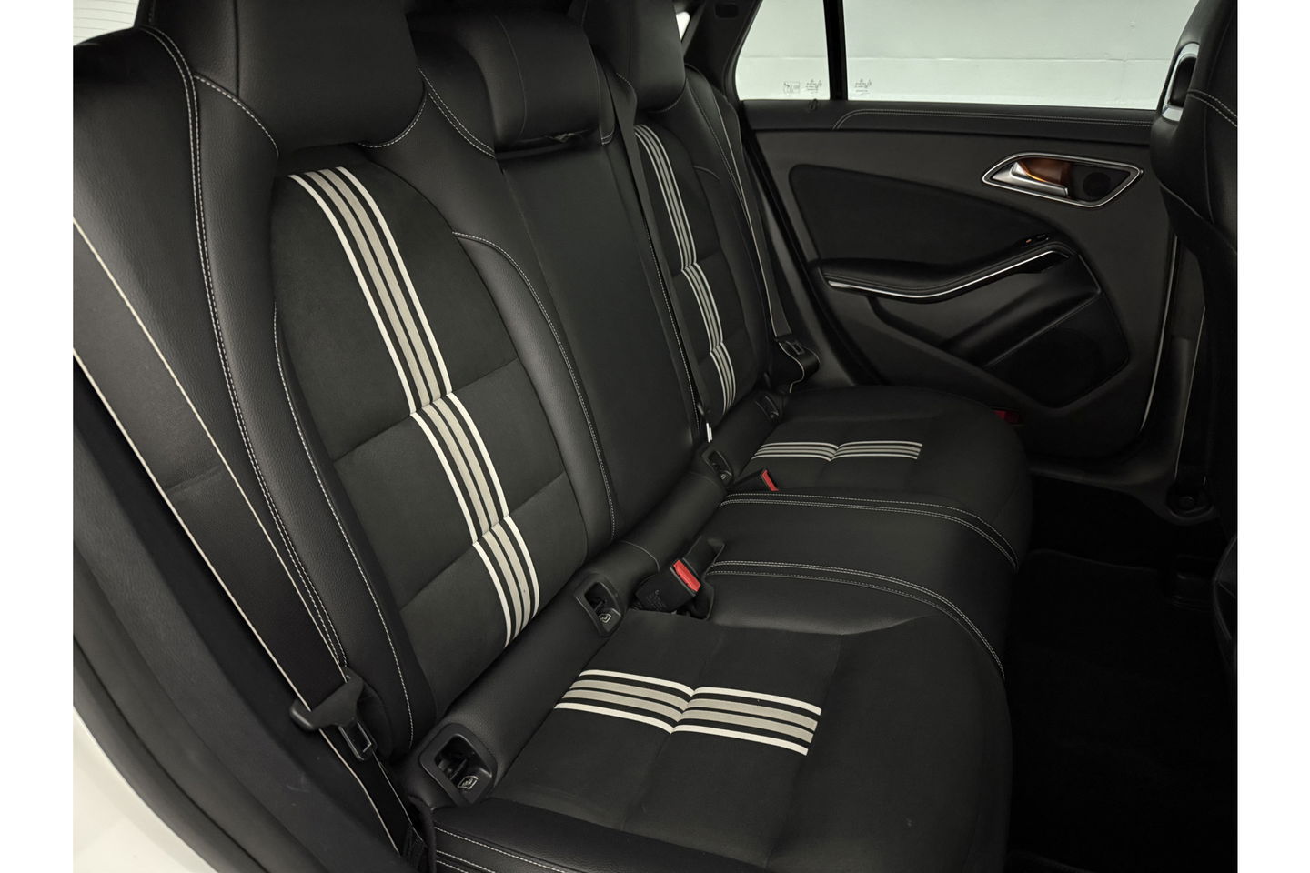 Mercedes-Benz CLA-Klasse 180 AMG LED Clima Cruise Navigatie Parkeersensoren 18"LMV