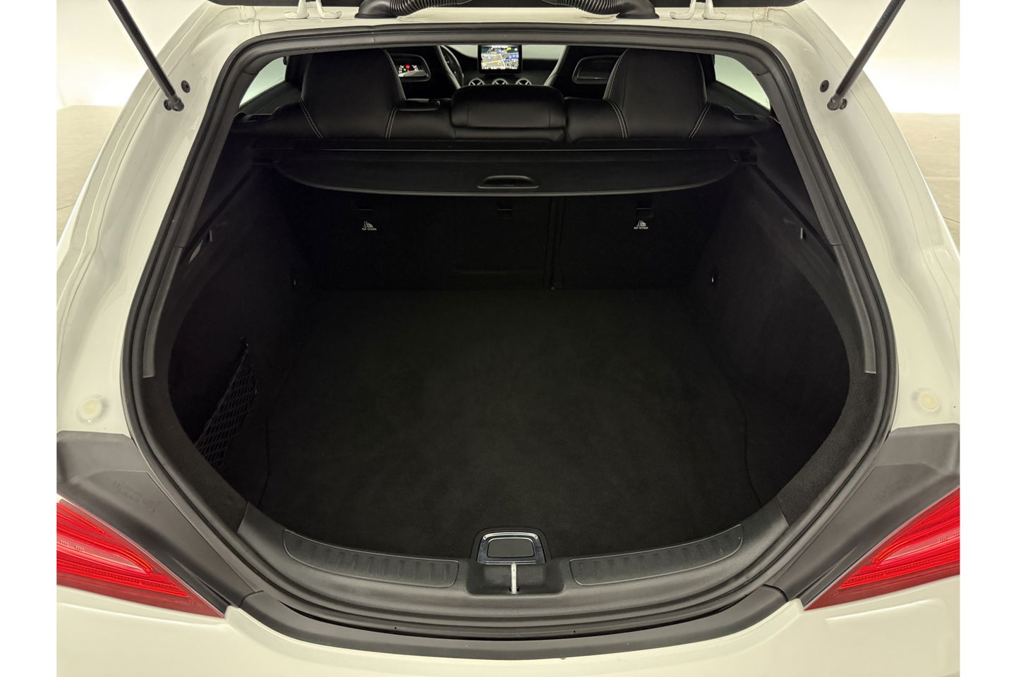 Mercedes-Benz CLA-Klasse 180 AMG LED Clima Cruise Navigatie Parkeersensoren 18"LMV
