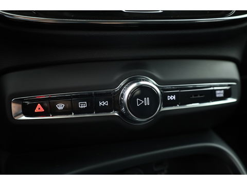 Volvo XC40 T5 Recharge Inscription Expression | Trekhaak | Pilot Assist | ACC | Camera | Stoel + stuurverw. |