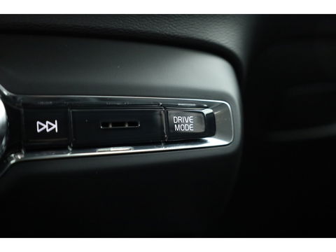 Volvo XC40 T5 Recharge Inscription Expression | Trekhaak | Pilot Assist | ACC | Camera | Stoel + stuurverw. |