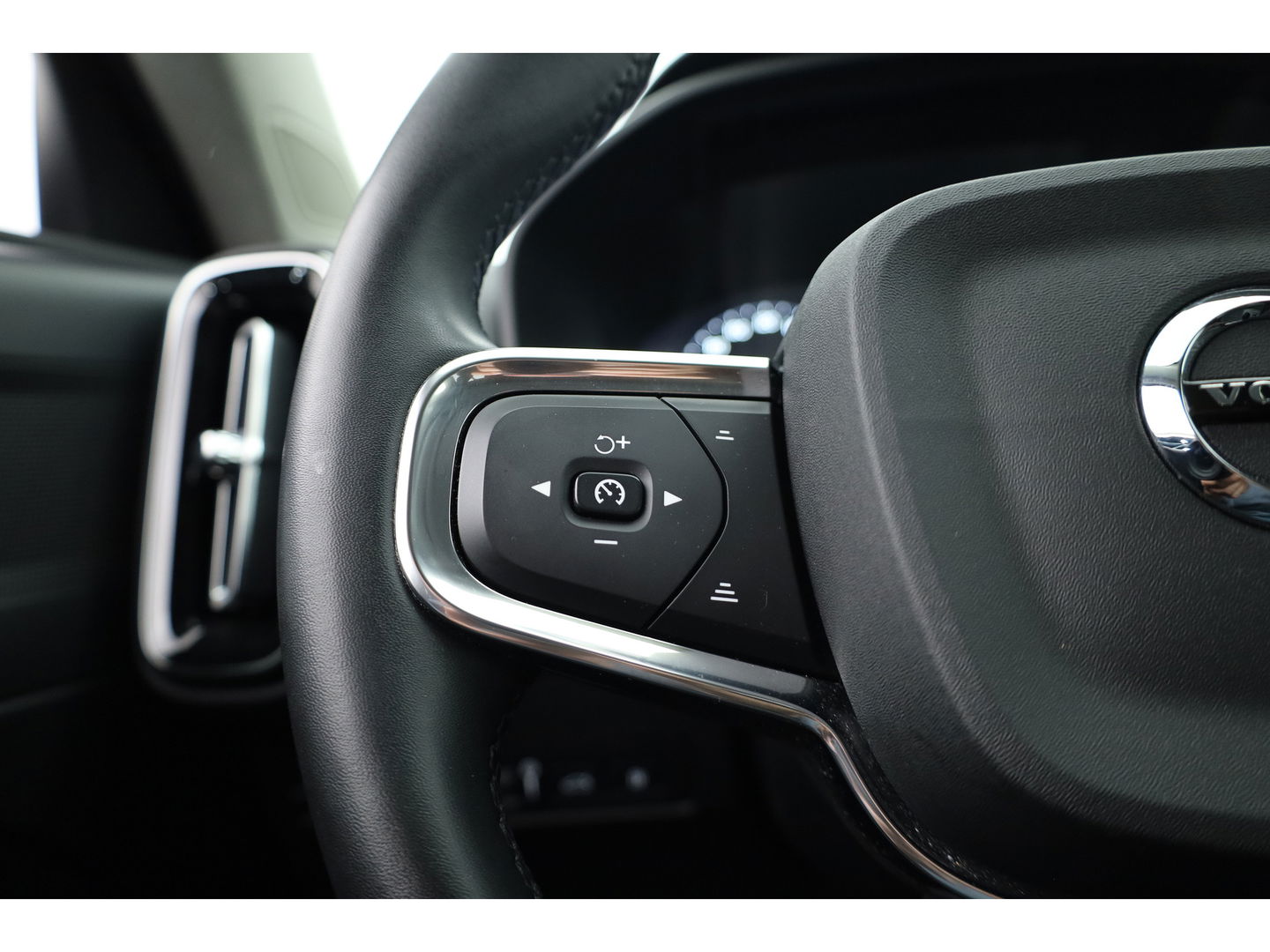 Volvo XC40 T5 Recharge Inscription Expression | Trekhaak | Pilot Assist | ACC | Camera | Stoel + stuurverw. |