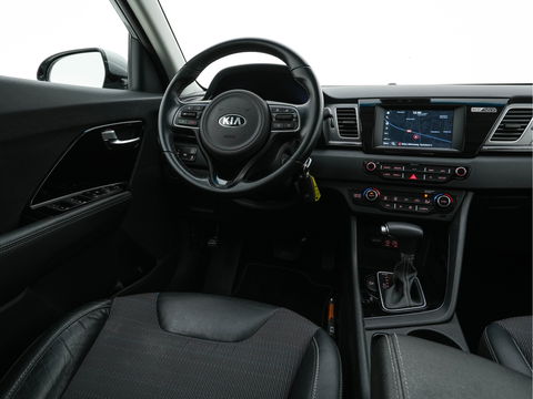 Kia Niro 1.6 GDi Hybrid ExecutiveLine Aut. *LEATHER-FABRIC | NAVI-FULLMAP | KEYLESS | CAMERA | COMFORT-SEATS | DIGI-COCKPIT | LANE-ASSIST | ECC | CARPLAY | PDC | 16''ALU*