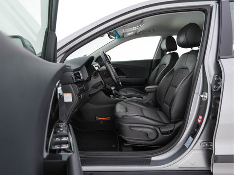 Kia Niro 1.6 GDi Hybrid ExecutiveLine Aut. *LEATHER-FABRIC | NAVI-FULLMAP | KEYLESS | CAMERA | COMFORT-SEATS | DIGI-COCKPIT | LANE-ASSIST | ECC | CARPLAY | PDC | 16''ALU*