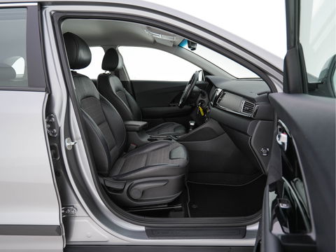 Kia Niro 1.6 GDi Hybrid ExecutiveLine Aut. *LEATHER-FABRIC | NAVI-FULLMAP | KEYLESS | CAMERA | COMFORT-SEATS | DIGI-COCKPIT | LANE-ASSIST | ECC | CARPLAY | PDC | 16''ALU*