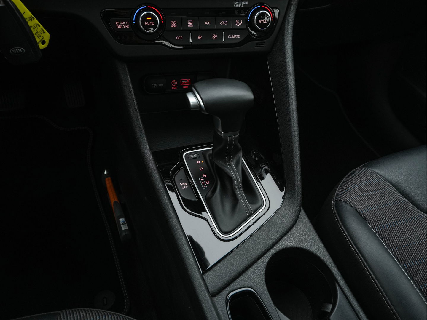Kia Niro 1.6 GDi Hybrid ExecutiveLine Aut. *LEATHER-FABRIC | NAVI-FULLMAP | KEYLESS | CAMERA | COMFORT-SEATS | DIGI-COCKPIT | LANE-ASSIST | ECC | CARPLAY | PDC | 16''ALU*