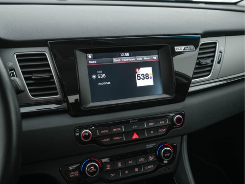 Kia Niro 1.6 GDi Hybrid ExecutiveLine Aut. *LEATHER-FABRIC | NAVI-FULLMAP | KEYLESS | CAMERA | COMFORT-SEATS | DIGI-COCKPIT | LANE-ASSIST | ECC | CARPLAY | PDC | 16''ALU*