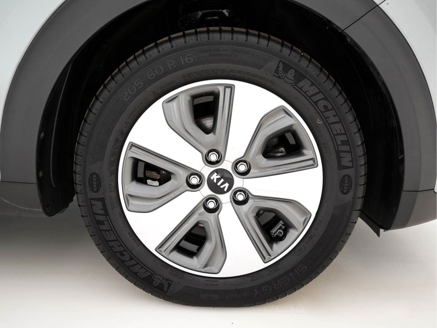 Kia Niro 1.6 GDi Hybrid ExecutiveLine Aut. *LEATHER-FABRIC | NAVI-FULLMAP | KEYLESS | CAMERA | COMFORT-SEATS | DIGI-COCKPIT | LANE-ASSIST | ECC | CARPLAY | PDC | 16''ALU*