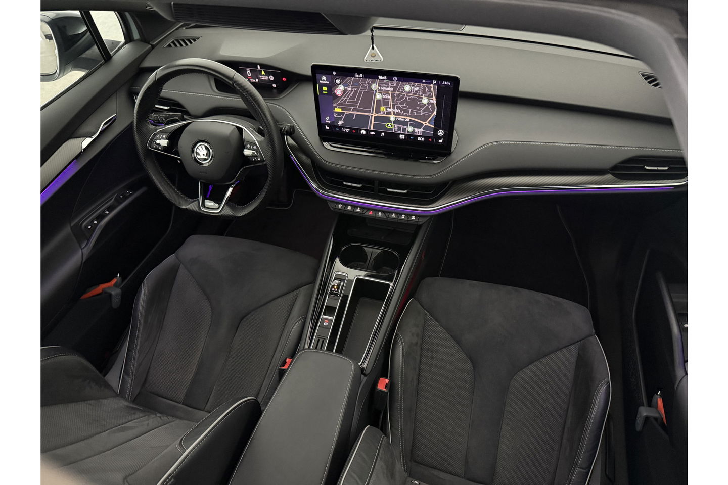 Škoda Enyaq 80 Sportline | ELEKTRISCH | 204PK Pano Sfeer Carplay Head up Display LED Trekhaak Virtual Navi Clima Cruise 21"LMV PDC