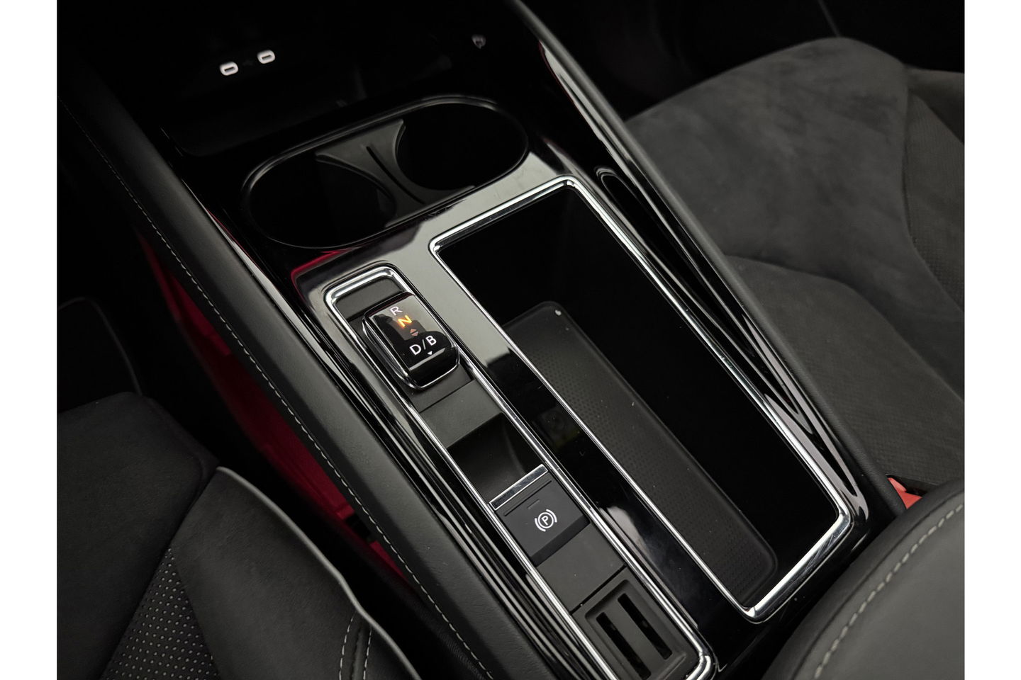 Škoda Enyaq 80 Sportline | ELEKTRISCH | 204PK Pano Sfeer Carplay Head up Display LED Trekhaak Virtual Navi Clima Cruise 21"LMV PDC
