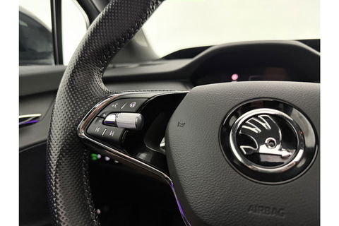 Škoda Enyaq 80 Sportline | ELEKTRISCH | 204PK Pano Sfeer Carplay Head up Display LED Trekhaak Virtual Navi Clima Cruise 21"LMV PDC