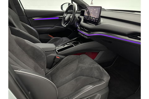 Škoda Enyaq 80 Sportline | ELEKTRISCH | 204PK Pano Sfeer Carplay Head up Display LED Trekhaak Virtual Navi Clima Cruise 21"LMV PDC