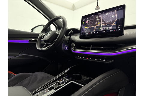 Škoda Enyaq 80 Sportline | ELEKTRISCH | 204PK Pano Sfeer Carplay Head up Display LED Trekhaak Virtual Navi Clima Cruise 21"LMV PDC