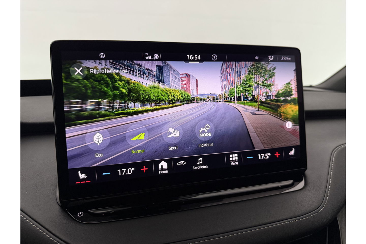 Škoda Enyaq 80 Sportline | ELEKTRISCH | 204PK Pano Sfeer Carplay Head up Display LED Trekhaak Virtual Navi Clima Cruise 21"LMV PDC