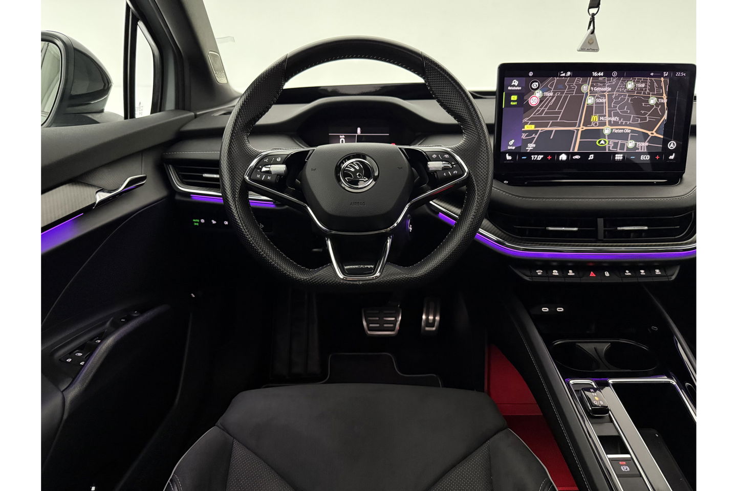 Škoda Enyaq 80 Sportline | ELEKTRISCH | 204PK Pano Sfeer Carplay Head up Display LED Trekhaak Virtual Navi Clima Cruise 21"LMV PDC