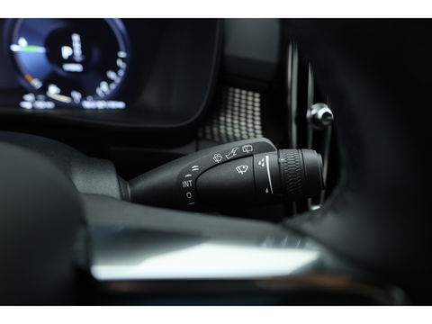 Volvo XC40 1.5 T4 Recharge R-Design | Stoel + stuurverwarming | 20 '' | Camera | Apple Carplay |