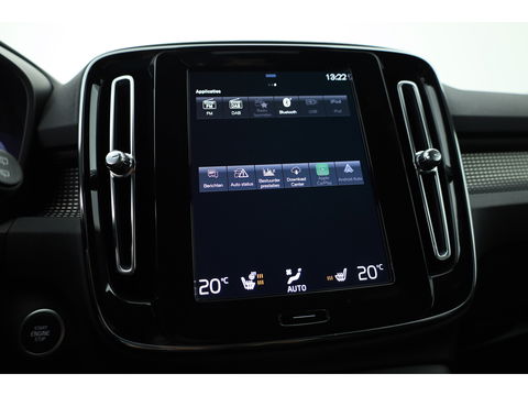 Volvo XC40 1.5 T4 Recharge R-Design | Stoel + stuurverwarming | 20 '' | Camera | Apple Carplay |