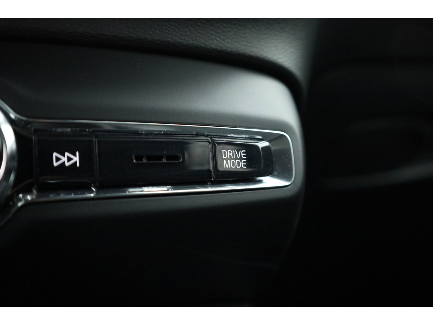 Volvo XC40 1.5 T4 Recharge R-Design | Stoel + stuurverwarming | 20 '' | Camera | Apple Carplay |