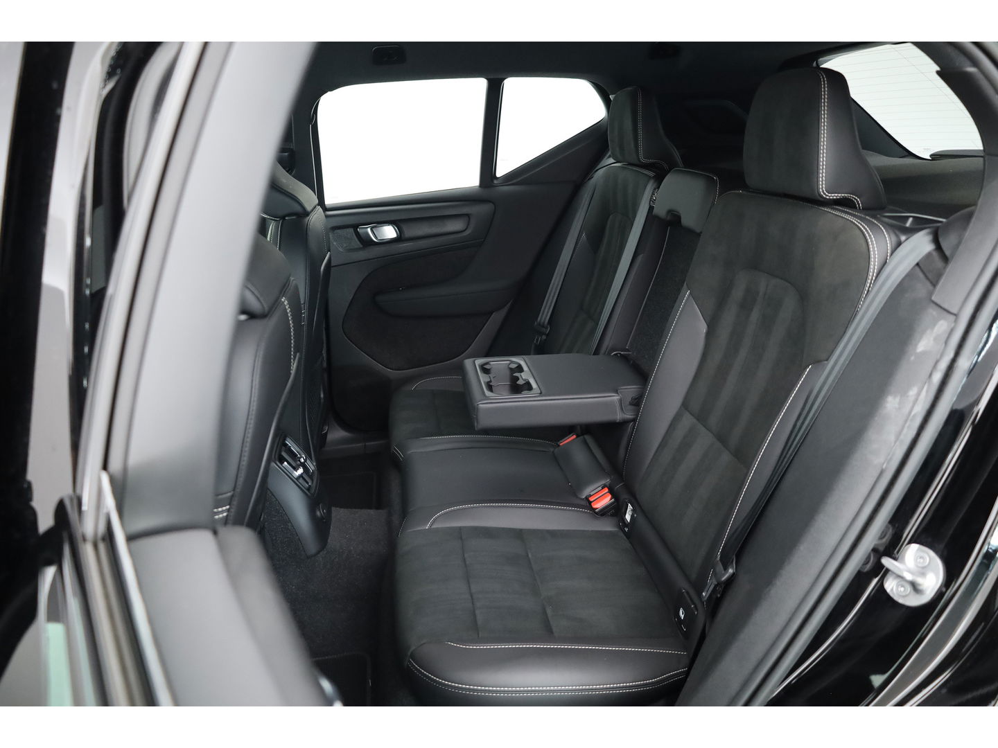 Volvo XC40 1.5 T4 Recharge R-Design | Stoel + stuurverwarming | 20 '' | Camera | Apple Carplay |