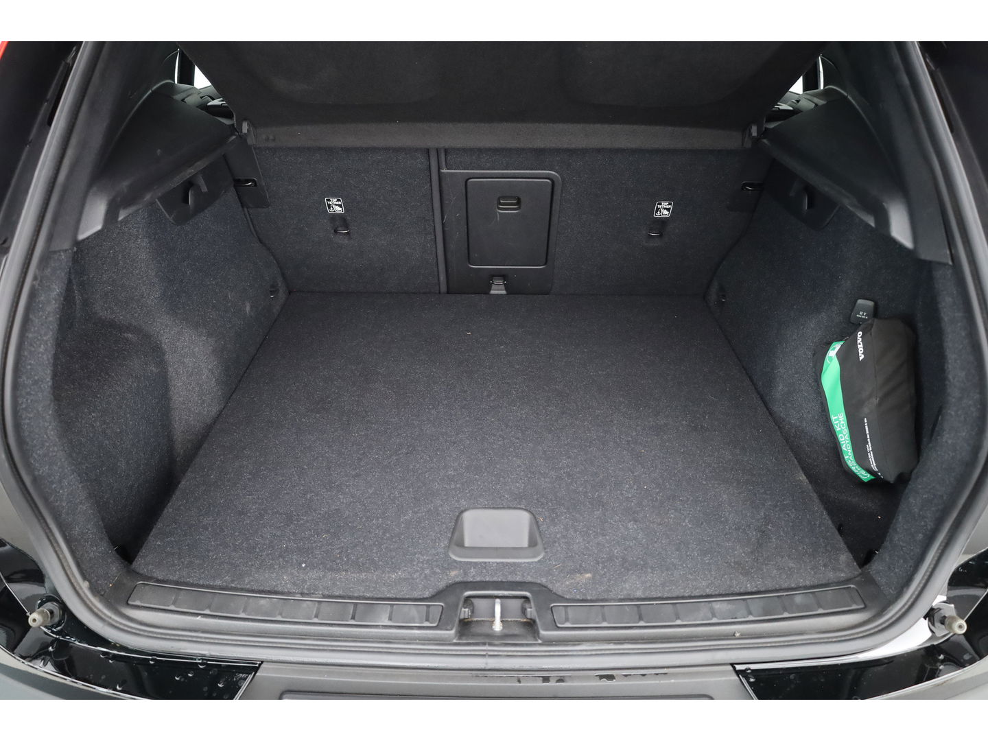Volvo XC40 1.5 T4 Recharge R-Design | Stoel + stuurverwarming | 20 '' | Camera | Apple Carplay |