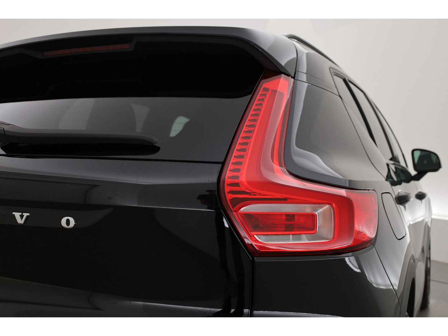 Volvo XC40 1.5 T4 Recharge R-Design | Stoel + stuurverwarming | 20 '' | Camera | Apple Carplay |