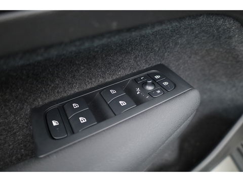 Volvo XC40 1.5 T4 Recharge R-Design | Stoel + stuurverwarming | 20 '' | Camera | Apple Carplay |