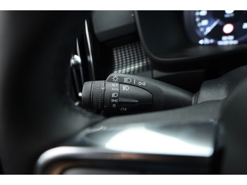 Volvo XC40 1.5 T4 Recharge R-Design | Stoel + stuurverwarming | 20 '' | Camera | Apple Carplay |