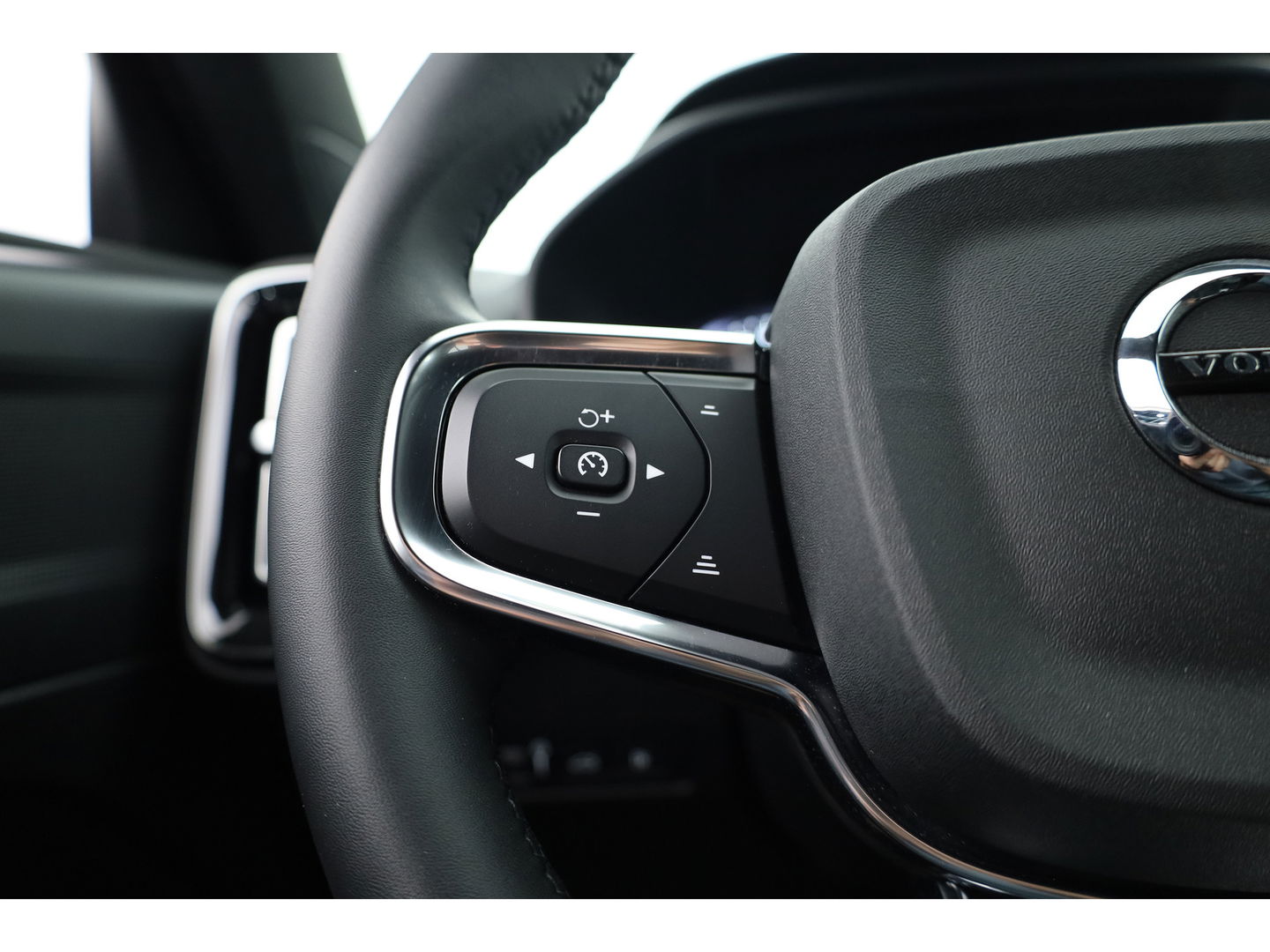 Volvo XC40 1.5 T4 Recharge R-Design | Stoel + stuurverwarming | 20 '' | Camera | Apple Carplay |