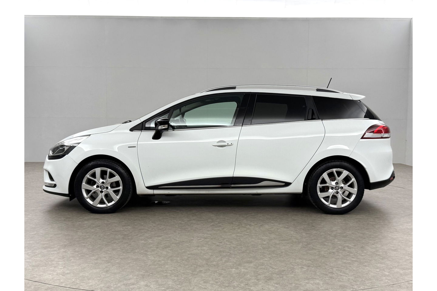 Renault Clio 0.9 TCe Limited Carplay Cruise LED Airco Parkeersensoren 16"LMV
