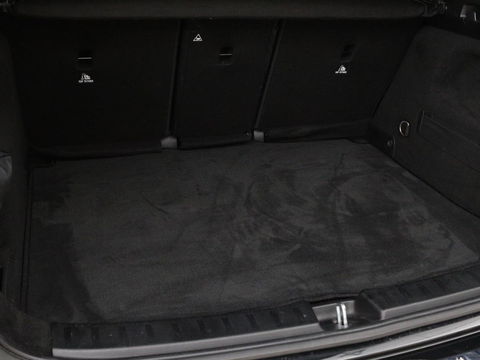 Mercedes-Benz GLA 250 e AMG Luxury | Panoramadak | Stoelverwarming | Sfeerverlichting | Keyless | Widescreen |  LMV 19 inch | Trekhaak wegklapbaar