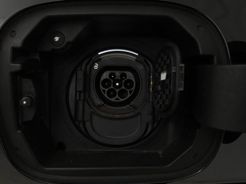 Mercedes-Benz GLA 250 e AMG Luxury | Panoramadak | Stoelverwarming | Sfeerverlichting | Keyless | Widescreen |  LMV 19 inch | Trekhaak wegklapbaar