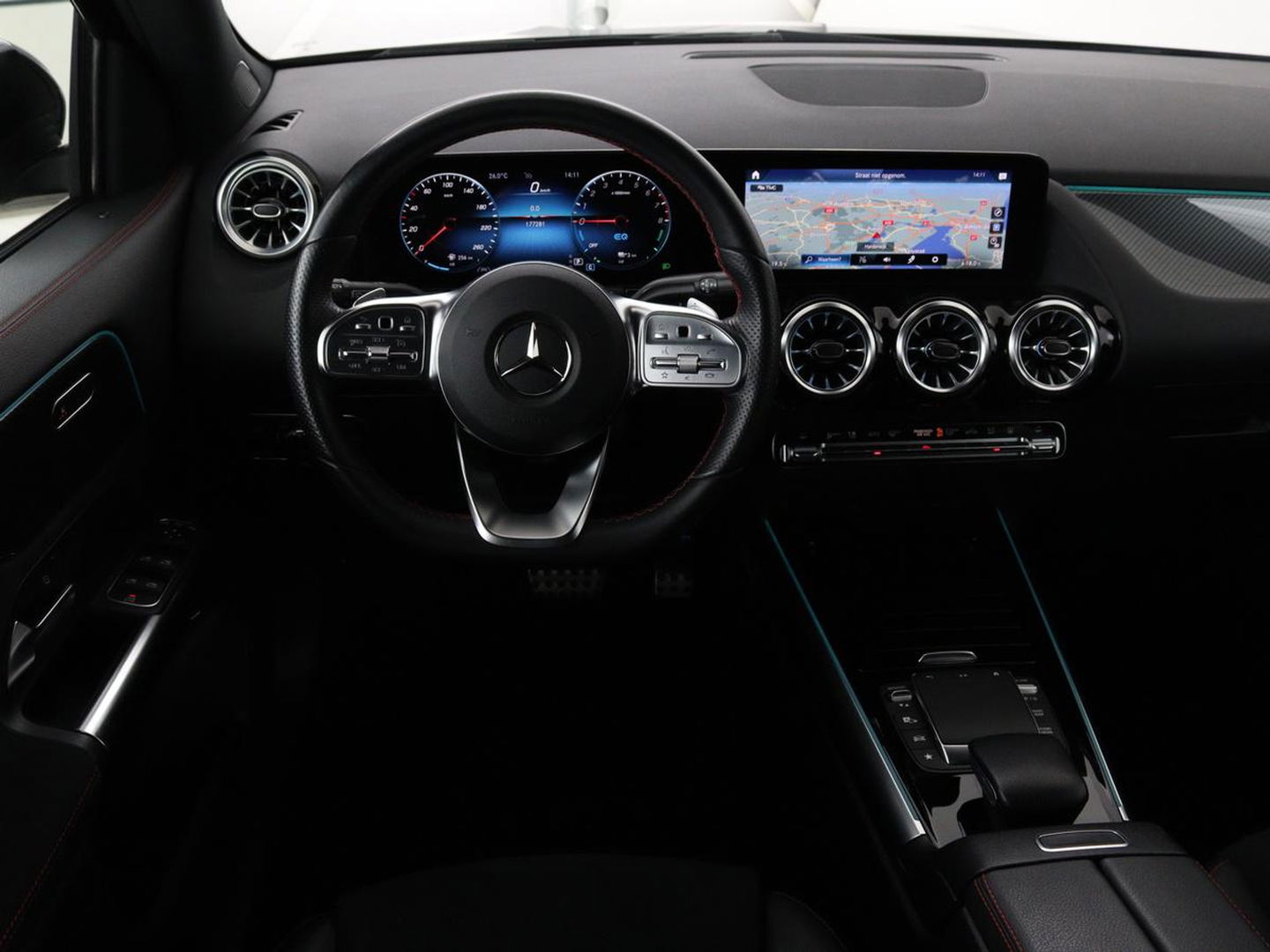 Mercedes-Benz GLA 250 e AMG Luxury | Panoramadak | Stoelverwarming | Sfeerverlichting | Keyless | Widescreen |  LMV 19 inch | Trekhaak wegklapbaar