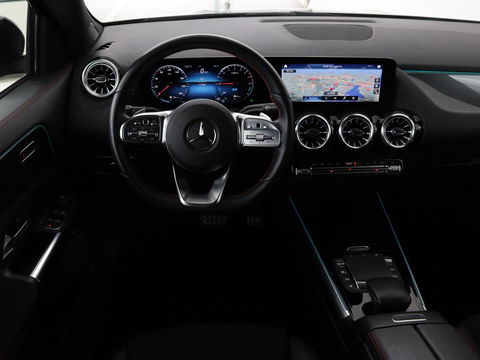 Mercedes-Benz GLA 250 e AMG Luxury | Panoramadak | Stoelverwarming | Sfeerverlichting | Keyless | Widescreen |  LMV 19 inch | Trekhaak wegklapbaar