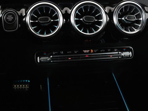 Mercedes-Benz GLA 250 e AMG Luxury | Panoramadak | Stoelverwarming | Sfeerverlichting | Keyless | Widescreen |  LMV 19 inch | Trekhaak wegklapbaar
