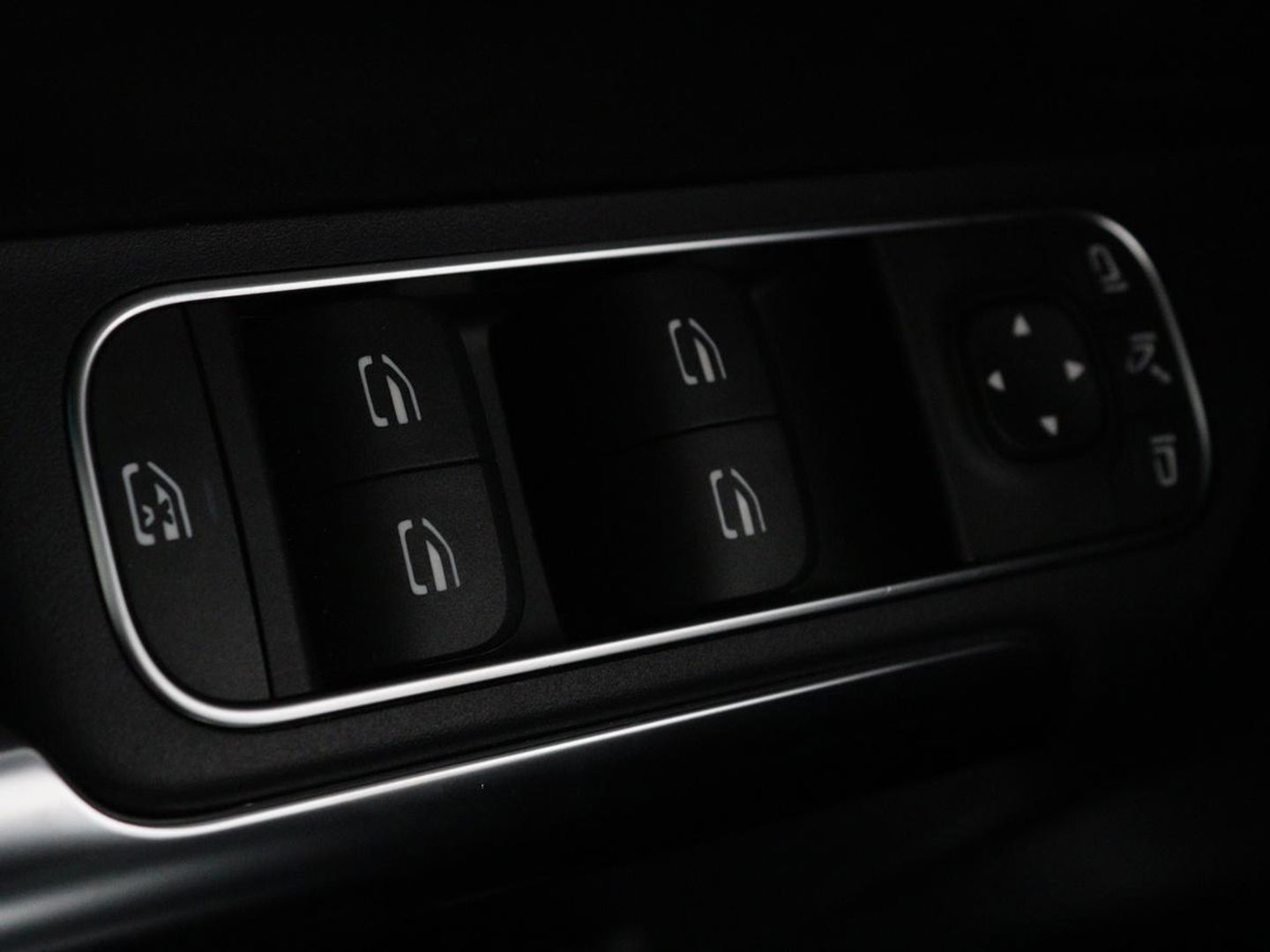 Mercedes-Benz GLA 250 e AMG Luxury | Panoramadak | Stoelverwarming | Sfeerverlichting | Keyless | Widescreen |  LMV 19 inch | Trekhaak wegklapbaar