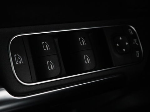 Mercedes-Benz GLA 250 e AMG Luxury | Panoramadak | Stoelverwarming | Sfeerverlichting | Keyless | Widescreen |  LMV 19 inch | Trekhaak wegklapbaar
