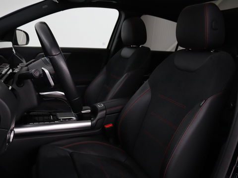 Mercedes-Benz GLA 250 e AMG Luxury | Panoramadak | Stoelverwarming | Sfeerverlichting | Keyless | Widescreen |  LMV 19 inch | Trekhaak wegklapbaar