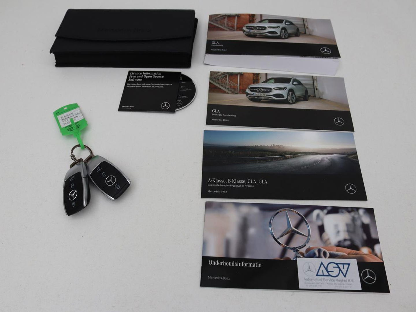 Mercedes-Benz GLA 250 e AMG Luxury | Panoramadak | Stoelverwarming | Sfeerverlichting | Keyless | Widescreen | LMV 19 inch | Trekhaak wegklapbaar
