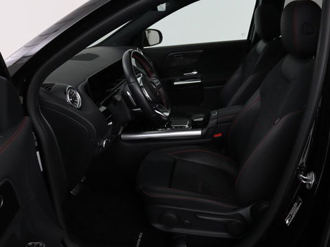 Mercedes-Benz GLA 250 e AMG Luxury | Panoramadak | Stoelverwarming | Sfeerverlichting | Keyless | Widescreen |  LMV 19 inch | Trekhaak wegklapbaar
