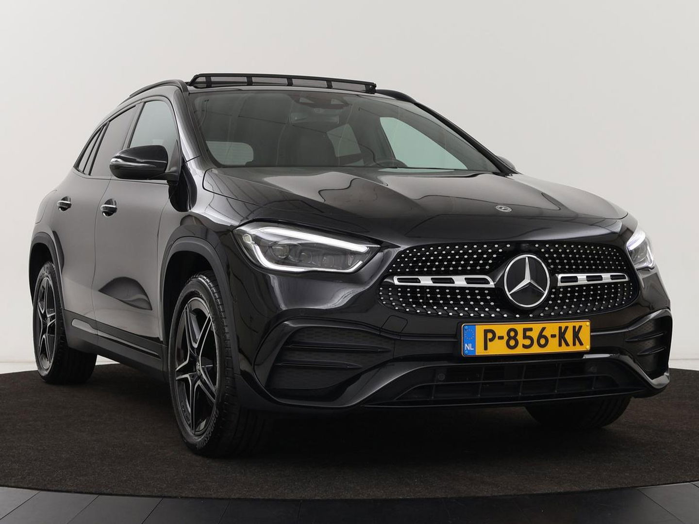 Mercedes-Benz GLA 250 e AMG Luxury | Panoramadak | Stoelverwarming | Sfeerverlichting | Keyless | Widescreen |  LMV 19 inch | Trekhaak wegklapbaar