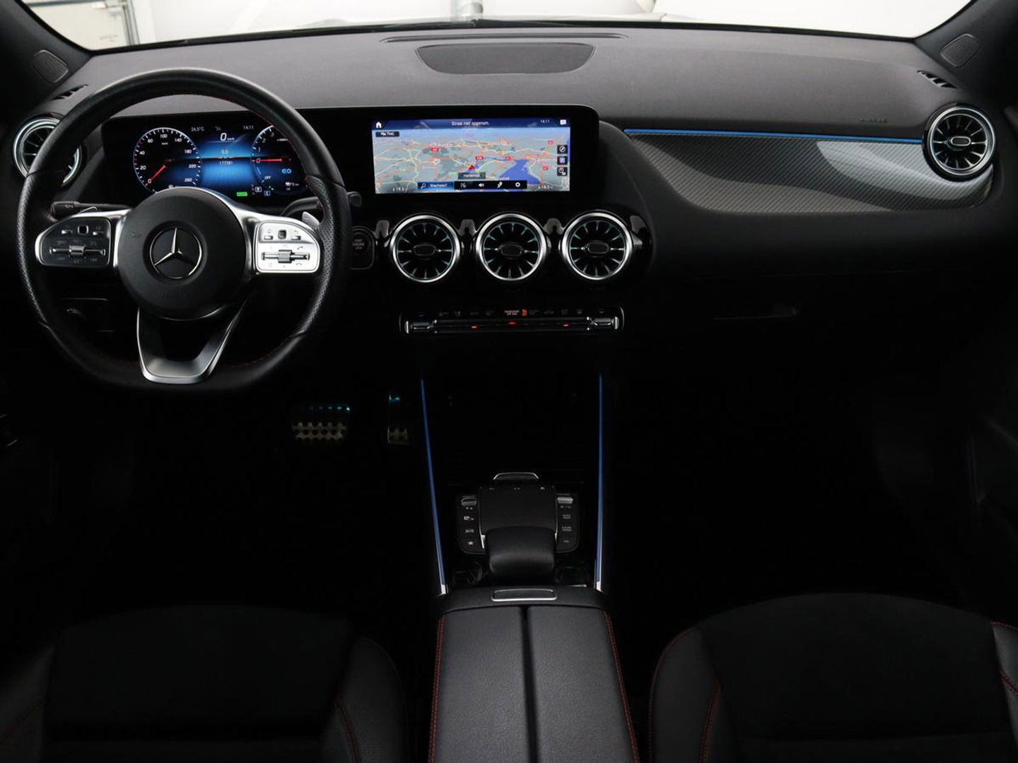 Mercedes-Benz GLA 250 e AMG Luxury | Panoramadak | Stoelverwarming | Sfeerverlichting | Keyless | Widescreen | LMV 19 inch | Trekhaak wegklapbaar